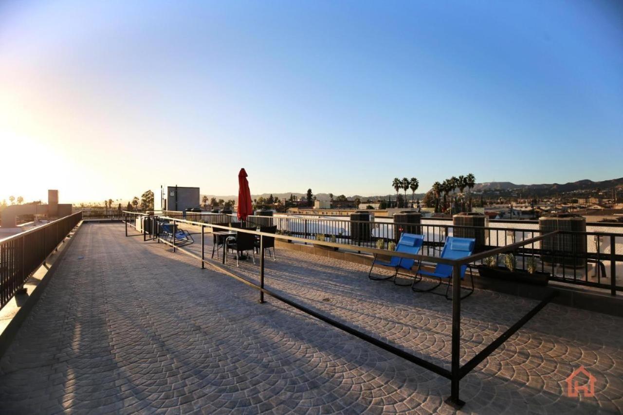 New Luxury Hollywood Sign View- Condo Лос-Анджелес Экстерьер фото